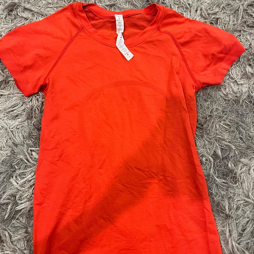 Swiftly tee size 4 lululemon shirt